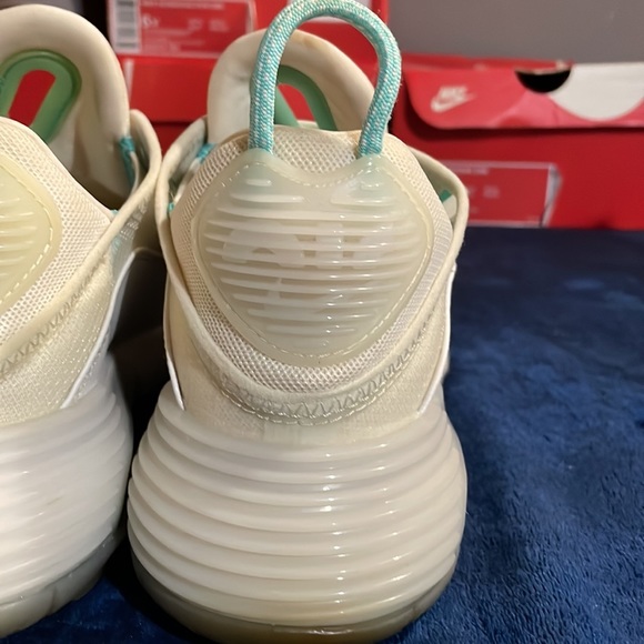 Nike Women's Air Max 2090 Sail/Aurora-Summit White-Black - Picture 8 of 13